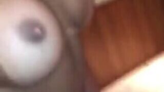 Travesti gosta de socar de quatro