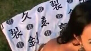 Transex_com_boneca_com_pica_na_boca