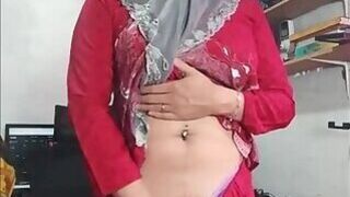 Hijab Ladyboys Cum Masturbating