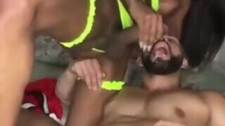 Bebendo porra com gosto