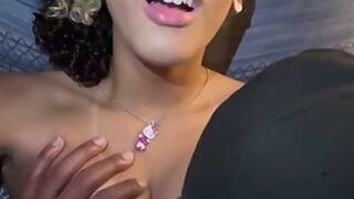 Parte 2 mamando os peitinhos da Hotsolzinha