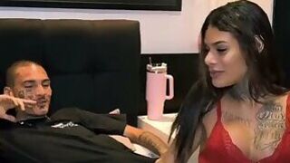Meeting with my friends, we went to the trans girl's house to have great sex with her without any co