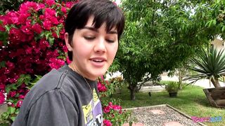 Daisy Taylor sucks a dick outdoors